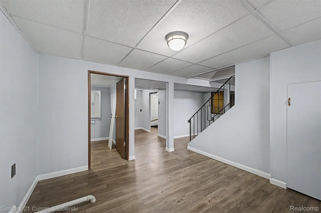 6999 Fenton Street Dearborn Heights City MI 48127