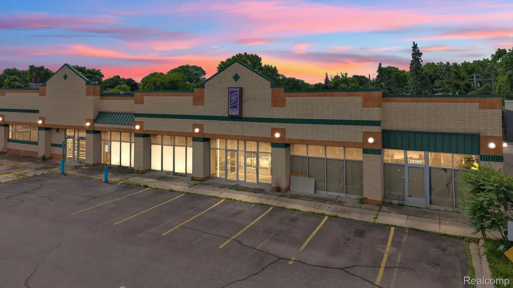 29311 Ann Arbor Trail Westland City MI 48185