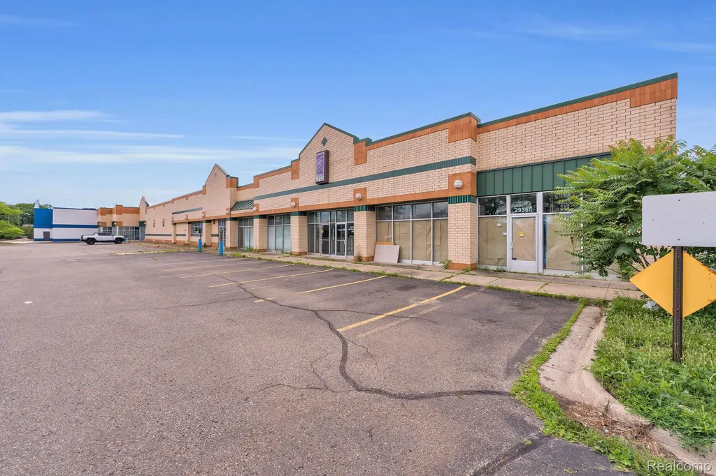 29311 Ann Arbor Trail Westland City MI 48185