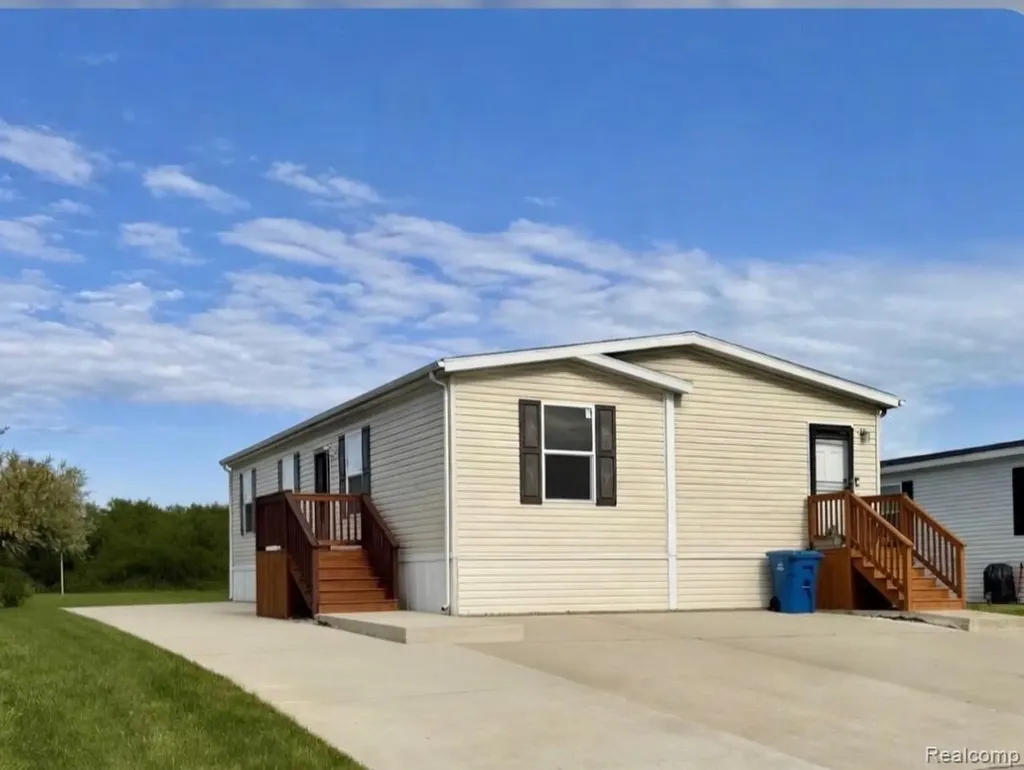 25843 Loudon Brownstown Charter Township MI 48134