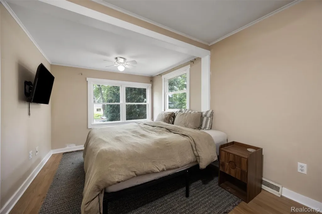 4174 Bunker Avenue West Bloomfield Charter Township MI 48323