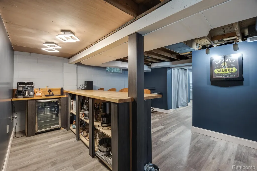 4174 Bunker Avenue West Bloomfield Charter Township MI 48323