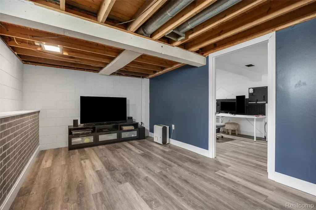 4174 Bunker Avenue West Bloomfield Charter Township MI 48323