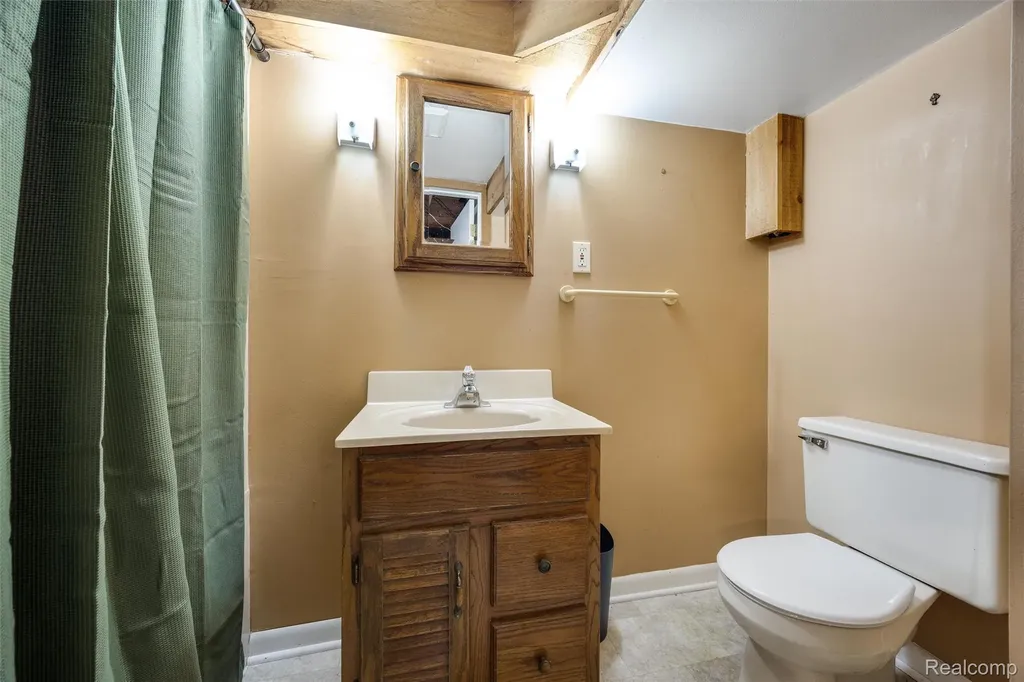 4174 Bunker Avenue West Bloomfield Charter Township MI 48323