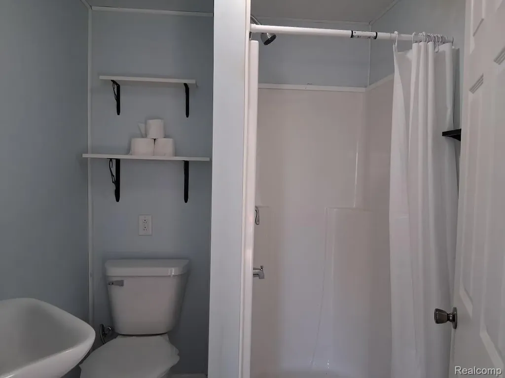 1292 Howard Street N Genesee Charter Township MI 48458