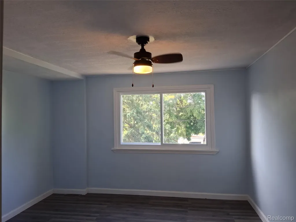 1292 Howard Street N Genesee Charter Township MI 48458