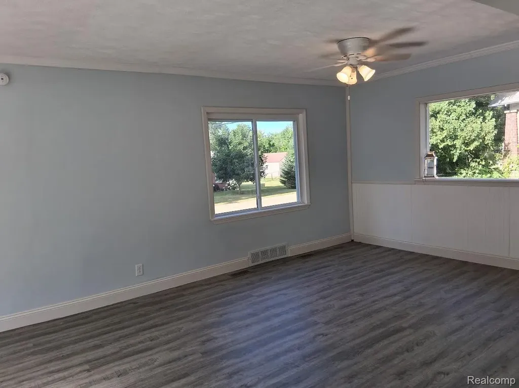 1292 Howard Street N Genesee Charter Township MI 48458