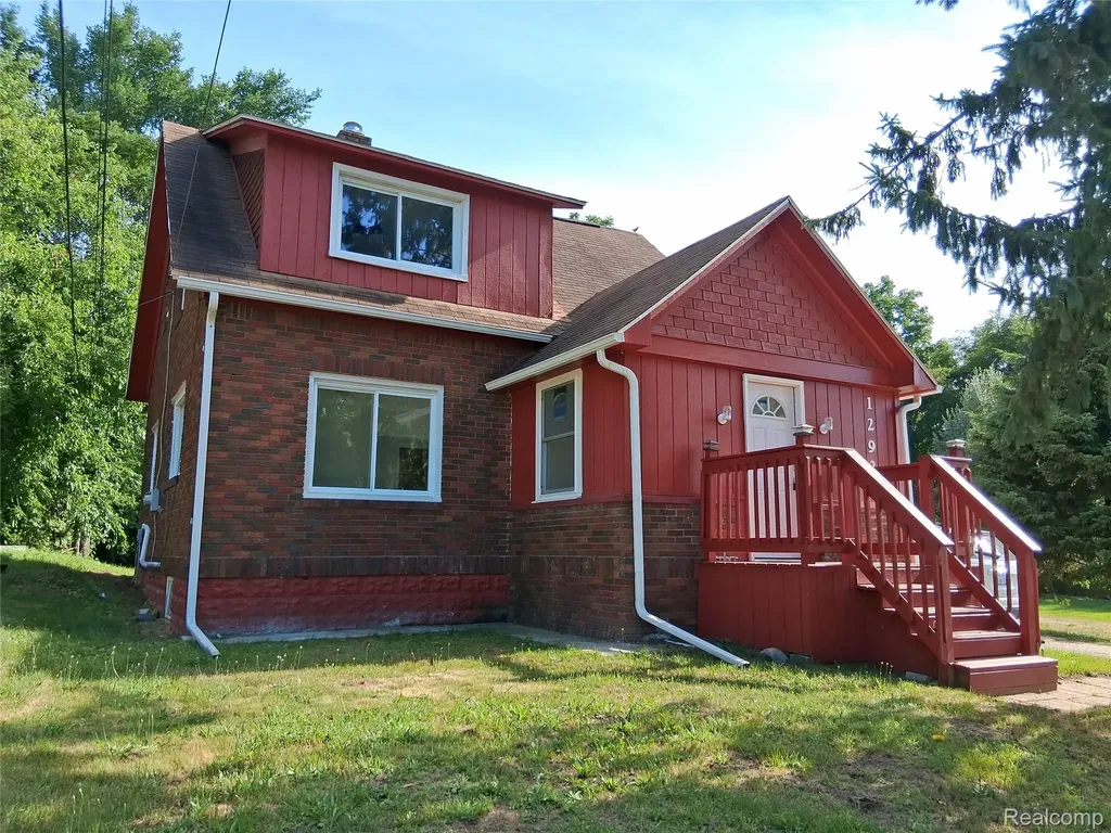 1292 Howard Street N Genesee Charter Township MI 48458