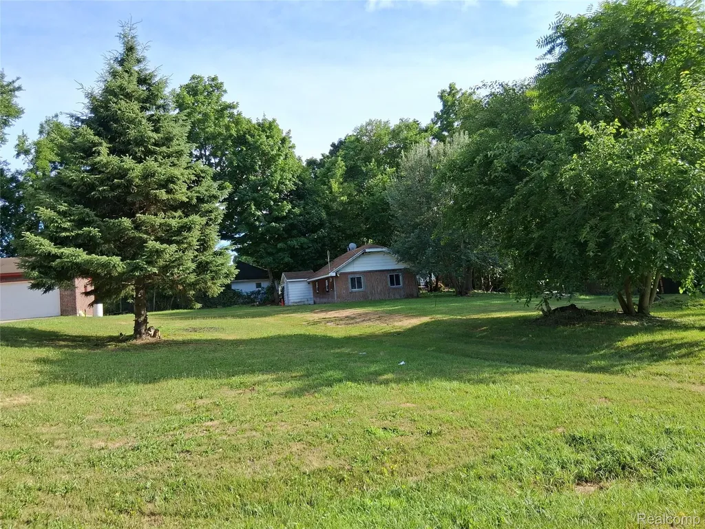 1292 Howard Street N Genesee Charter Township MI 48458
