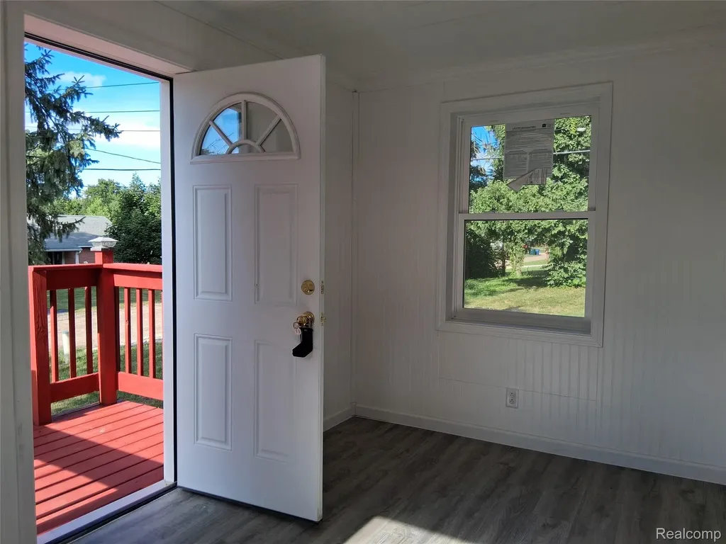 1292 Howard Street N Genesee Charter Township MI 48458