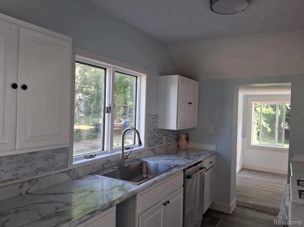 1292 Howard Street N Genesee Charter Township MI 48458