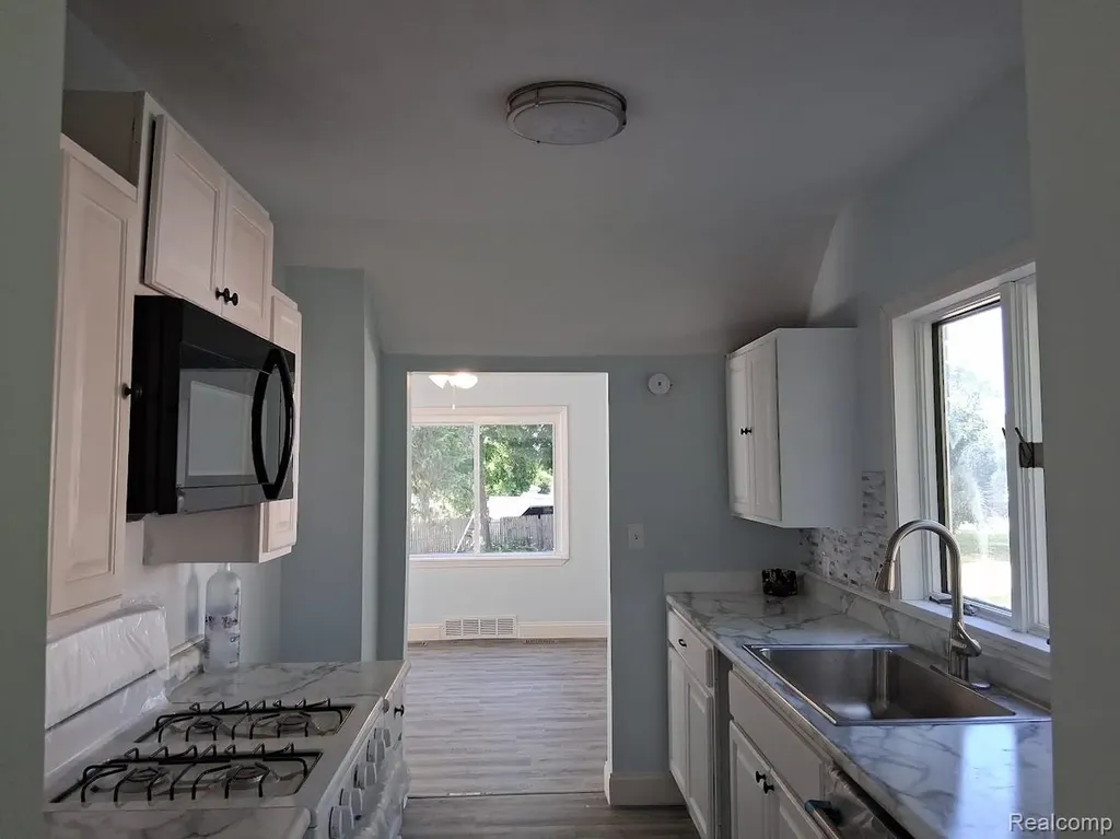 1292 Howard Street N Genesee Charter Township MI 48458