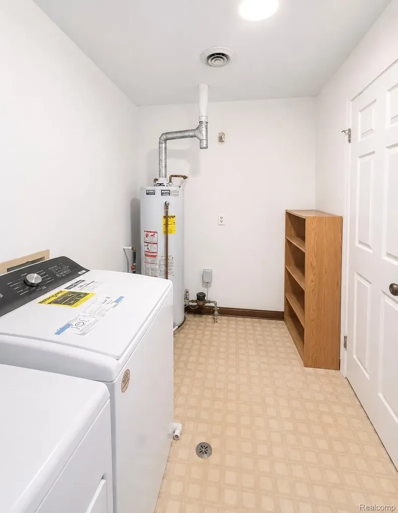 29838 Utica Road Roseville City MI 48066