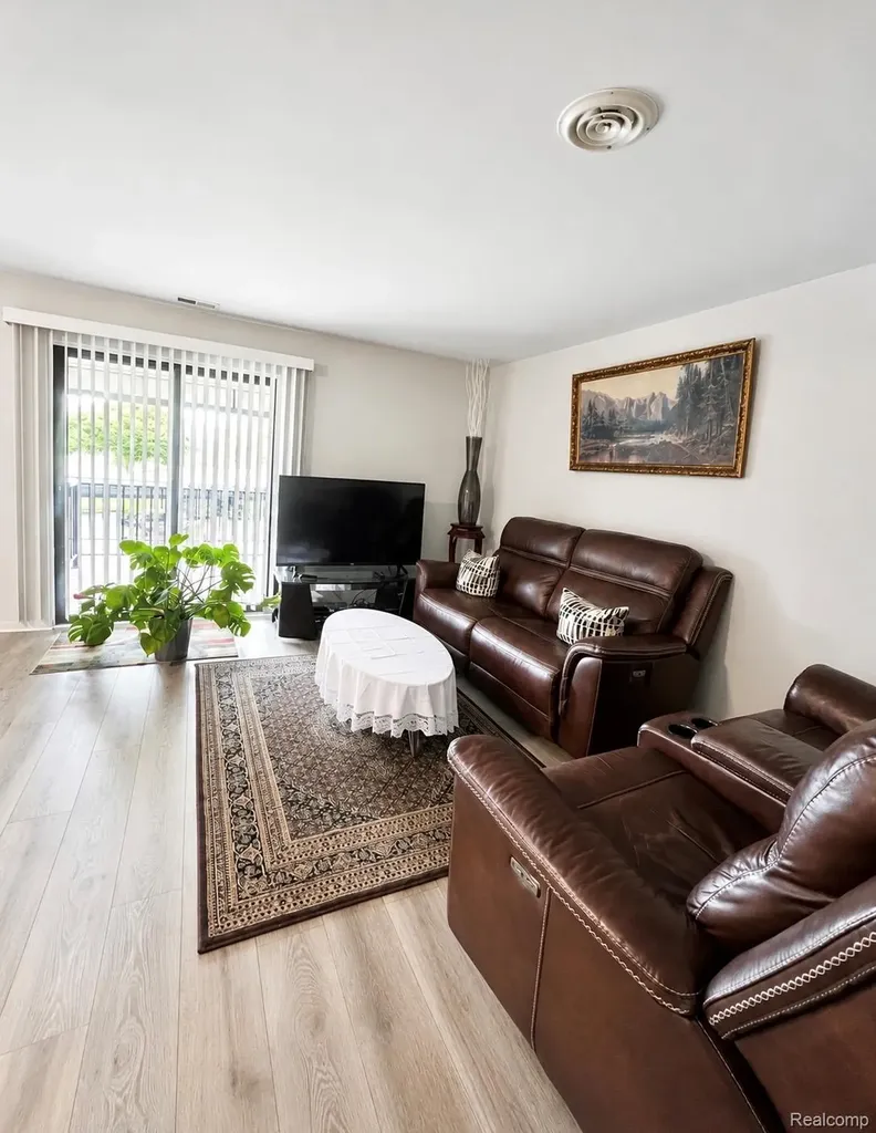 29838 Utica Road Roseville City MI 48066