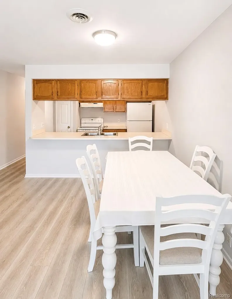 29838 Utica Road Roseville City MI 48066