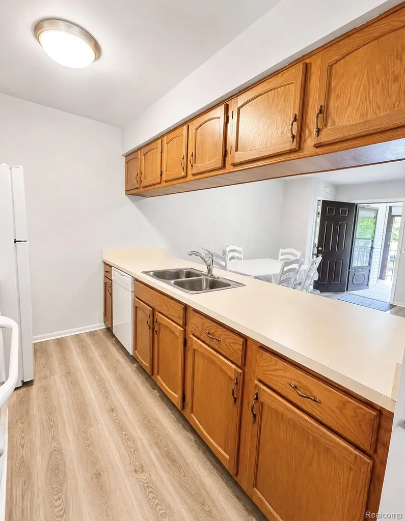 29838 Utica Road Roseville City MI 48066
