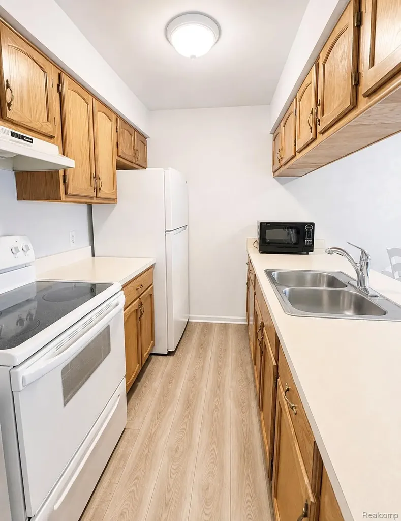 29838 Utica Road Roseville City MI 48066