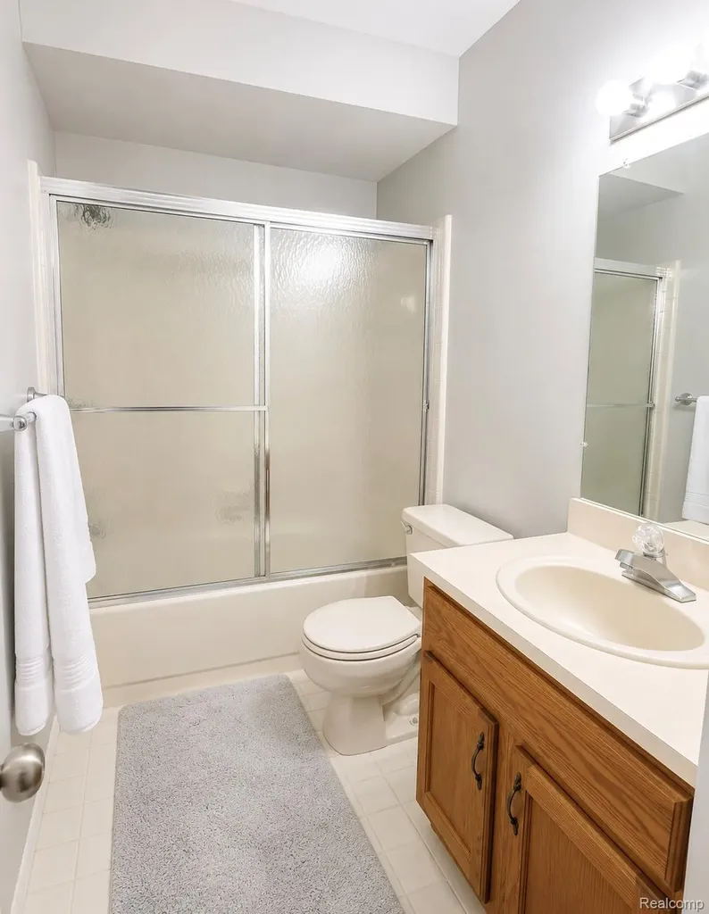 29838 Utica Road Roseville City MI 48066