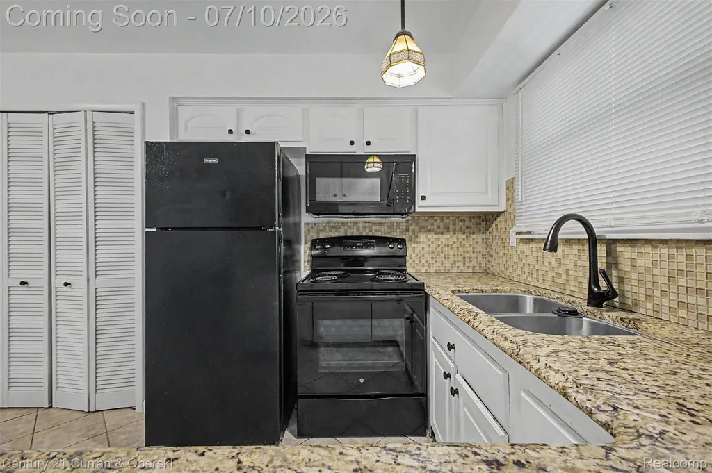 25177 Richard Street Taylor City MI 48180