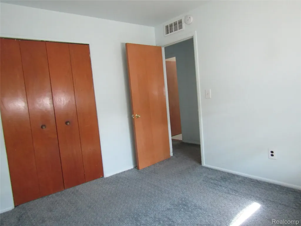 8160 Fenton Dearborn Heights City MI 48127