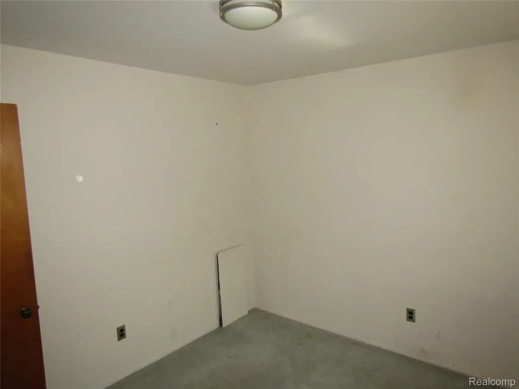 8160 Fenton Dearborn Heights City MI 48127