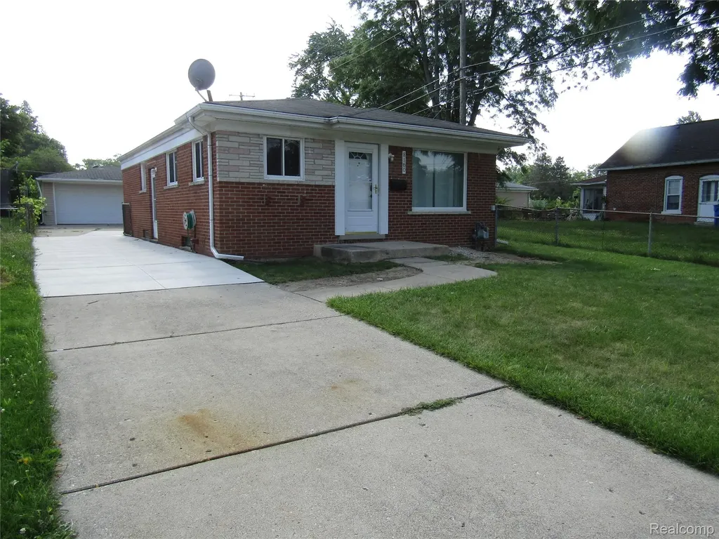 8160 Fenton Dearborn Heights City MI 48127