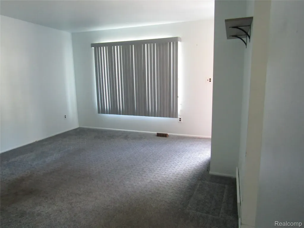 8160 Fenton Dearborn Heights City MI 48127
