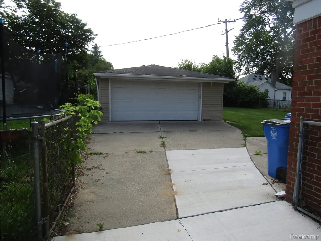 8160 Fenton Dearborn Heights City MI 48127