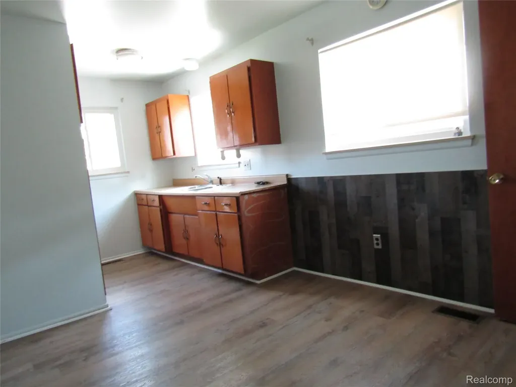 8160 Fenton Dearborn Heights City MI 48127
