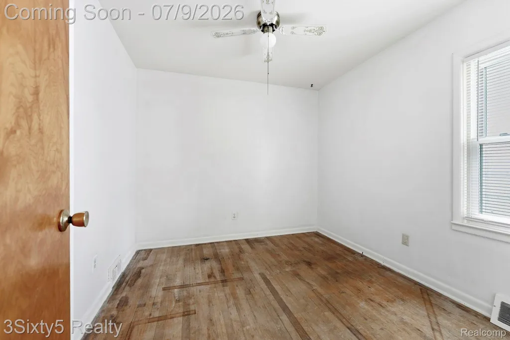 460 Manatee Avenue Hazel Park City MI 48030