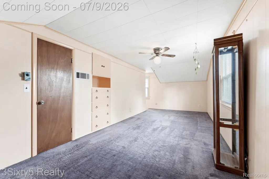 460 Manatee Avenue Hazel Park City MI 48030