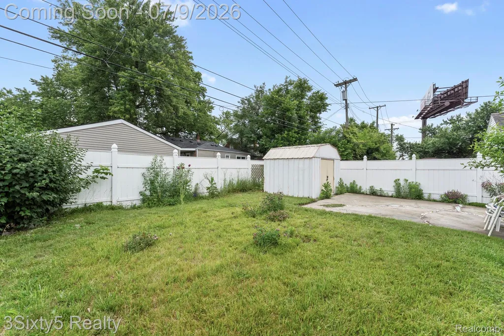 460 Manatee Avenue Hazel Park City MI 48030