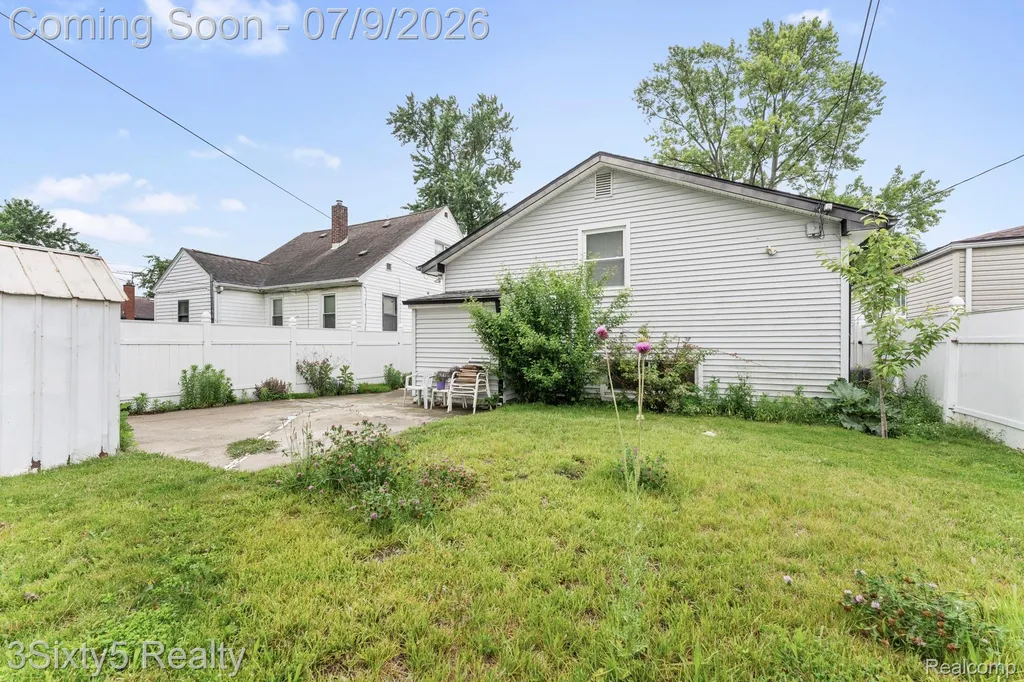 460 Manatee Avenue Hazel Park City MI 48030