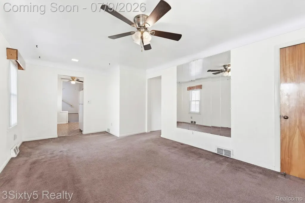 460 Manatee Avenue Hazel Park City MI 48030