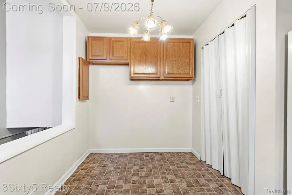 460 Manatee Avenue Hazel Park City MI 48030