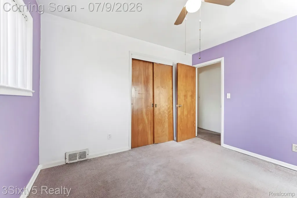 460 Manatee Avenue Hazel Park City MI 48030