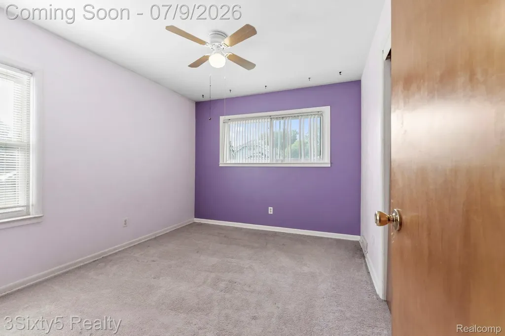 460 Manatee Avenue Hazel Park City MI 48030