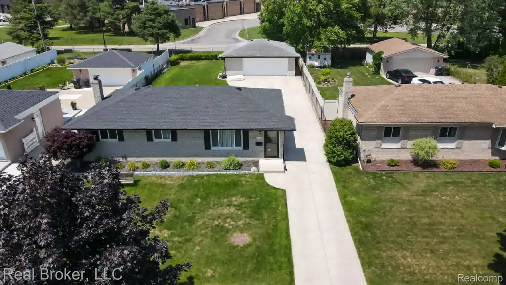 11455 Plumridge Boulevard Sterling Heights City MI 48313