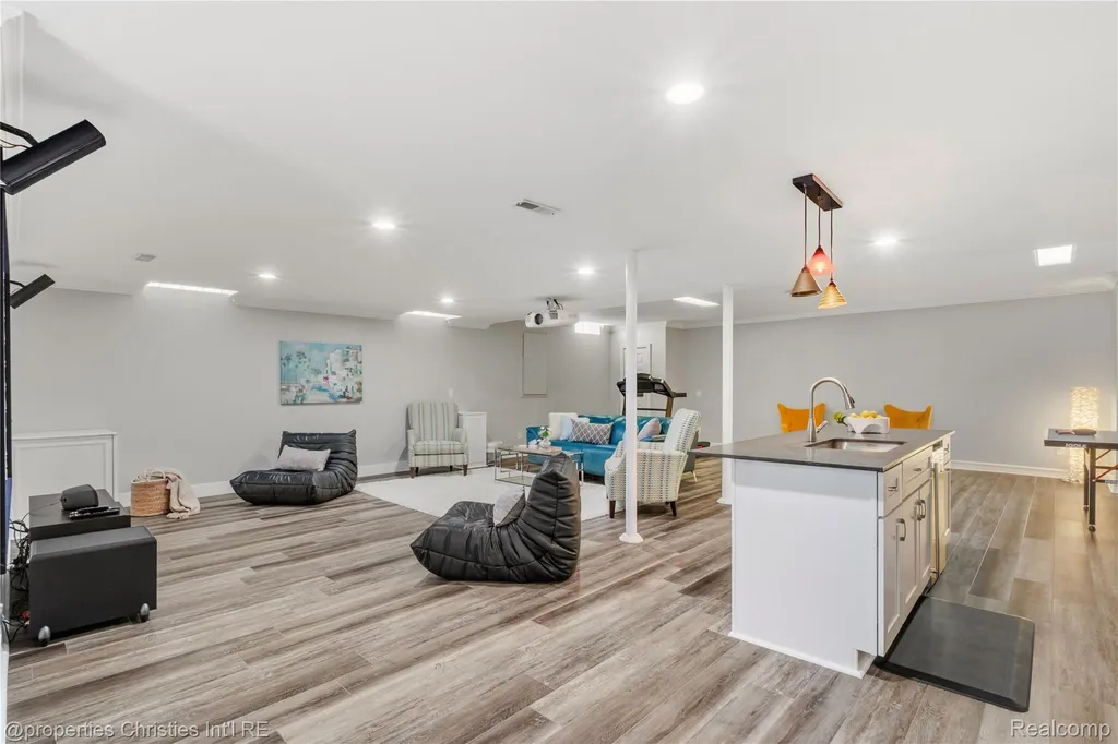 16223 Oak Forest Court Northville Township MI 48168
