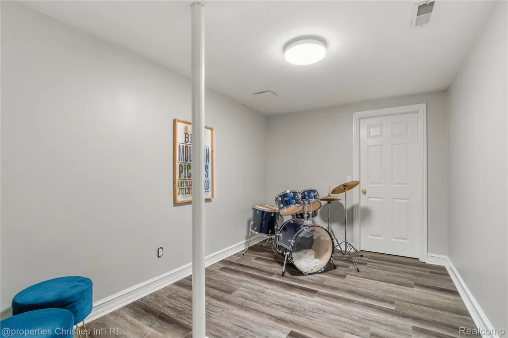 16223 Oak Forest Court Northville Township MI 48168