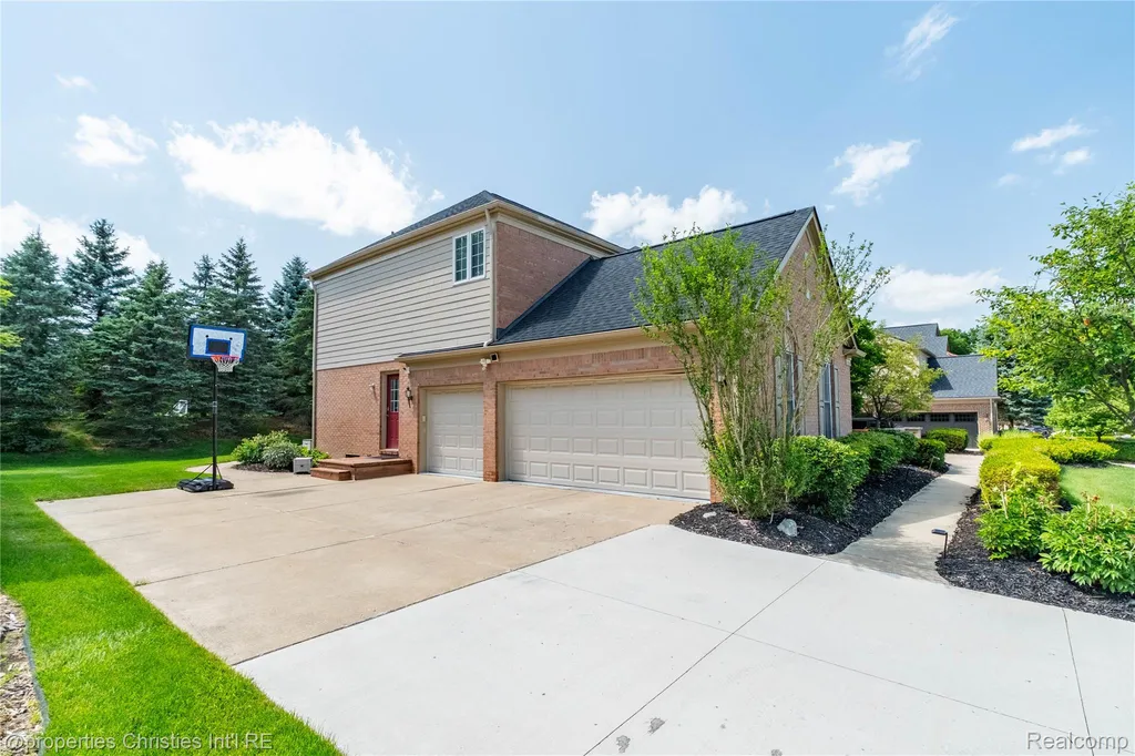 16223 Oak Forest Court Northville Township MI 48168