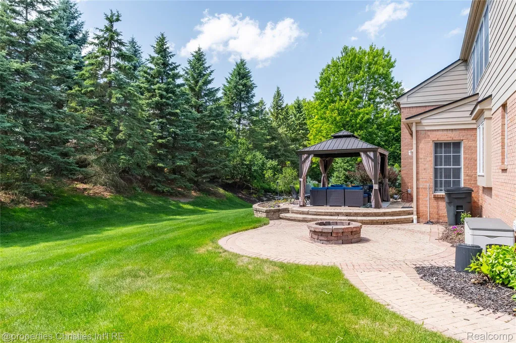 16223 Oak Forest Court Northville Township MI 48168