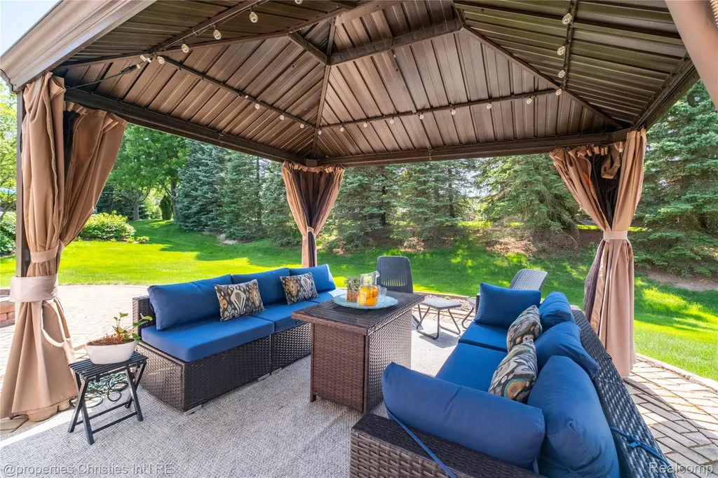 16223 Oak Forest Court Northville Township MI 48168