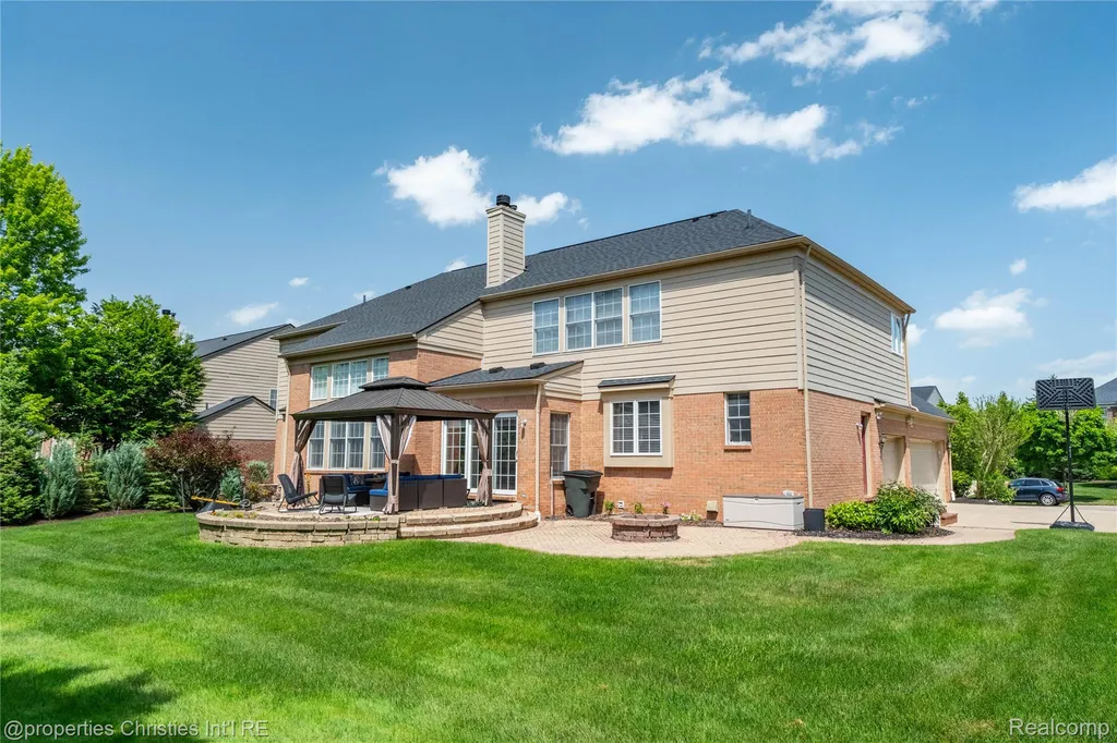 16223 Oak Forest Court Northville Township MI 48168