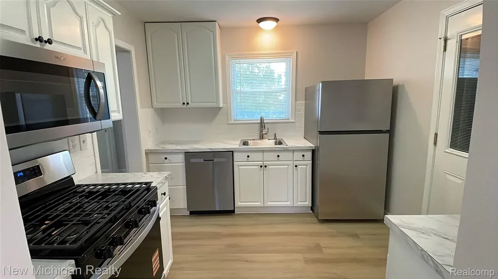 160 Chopin Street Troy City MI 48083