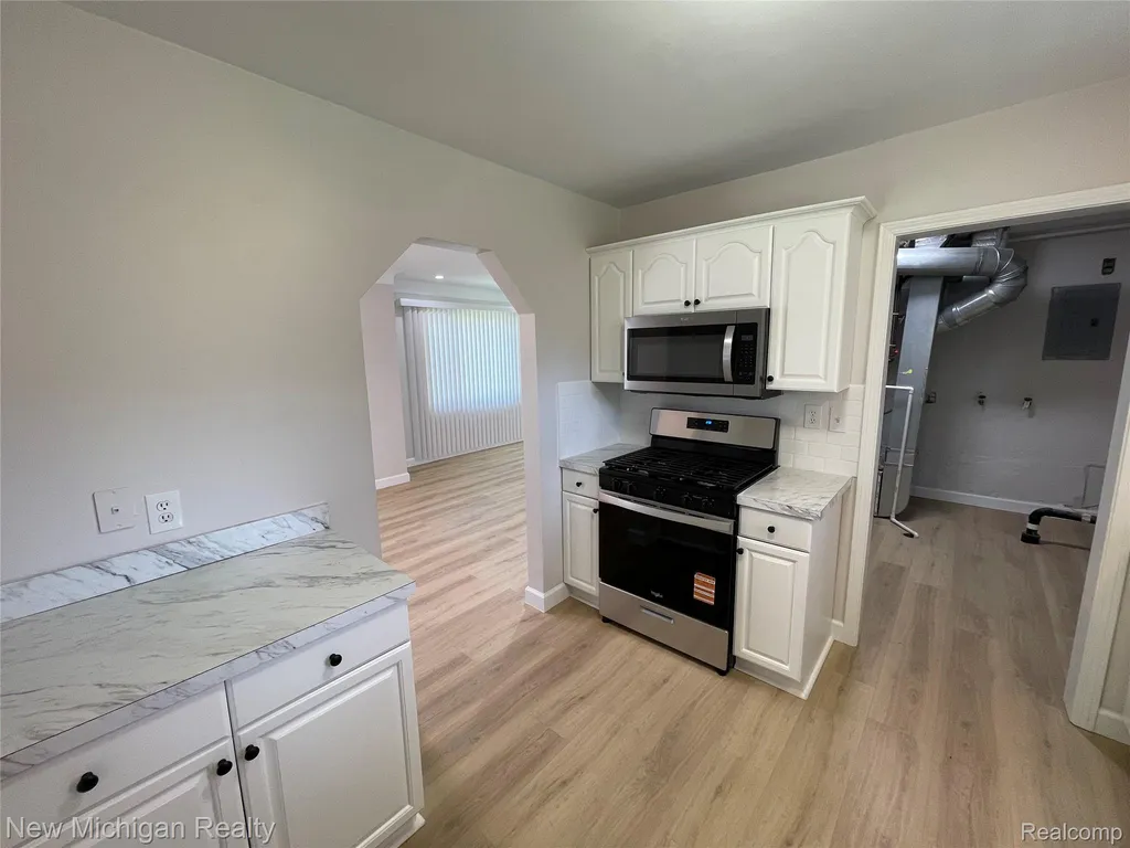 160 Chopin Street Troy City MI 48083