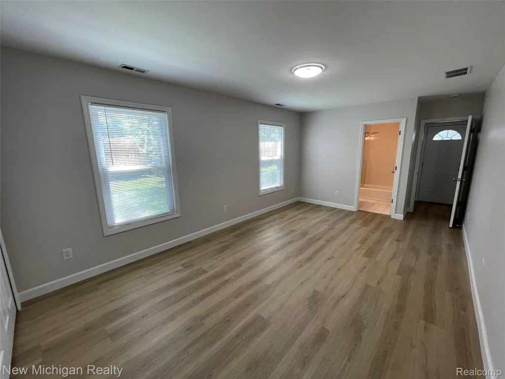 160 Chopin Street Troy City MI 48083