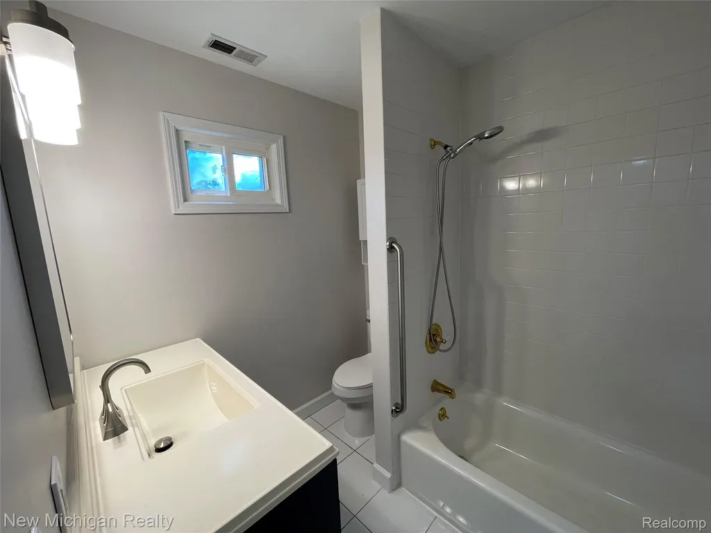 160 Chopin Street Troy City MI 48083