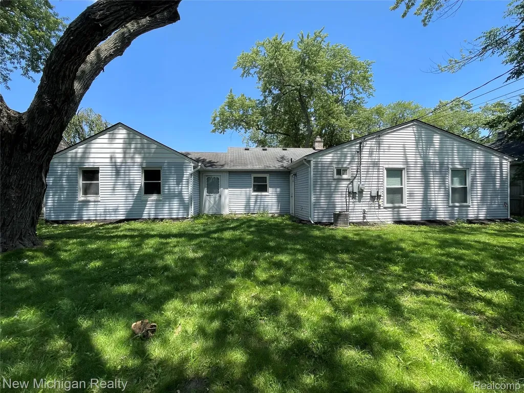 160 Chopin Street Troy City MI 48083