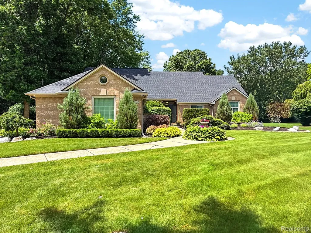 6713 Aurora Drive Troy City MI 48098